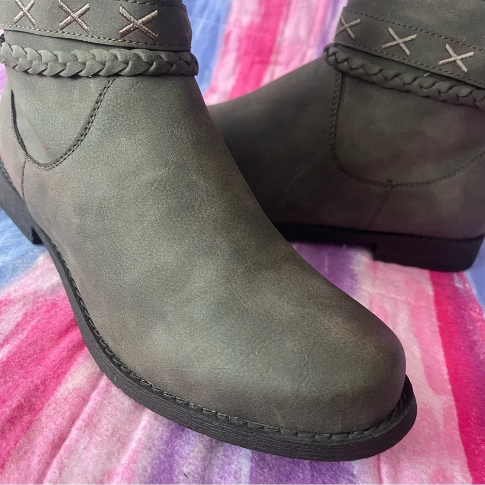 GC Shoes Nettie AnKle Boots Grey Size 10 new without tags or box